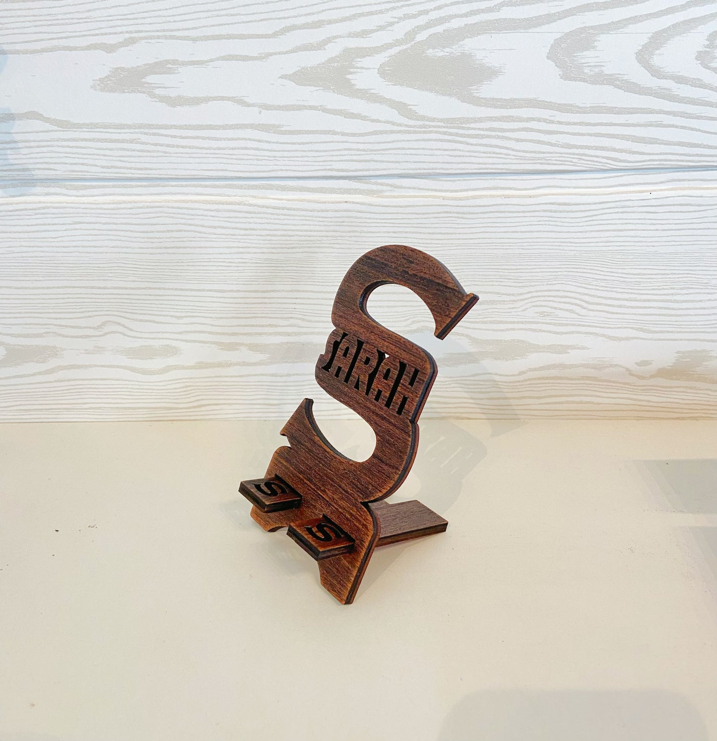 Support téléphone en bois - Cadeau personnalisable