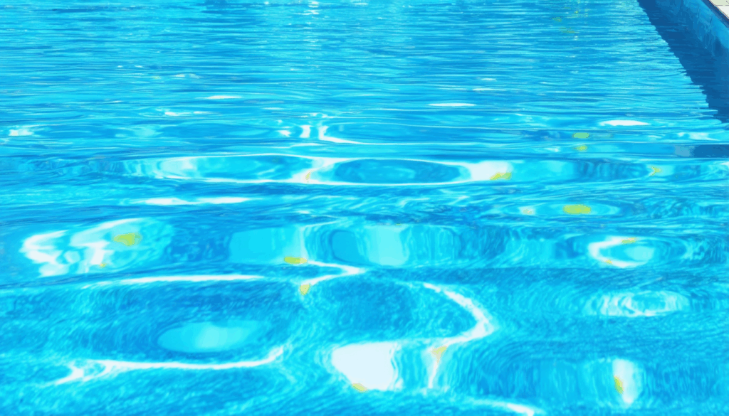 découvrez si l'eau de javel est une solution efficace et sans danger pour désinfecter votre piscine. tout ce qu'il faut savoir avant d'utiliser ce produit dans votre bassin.
