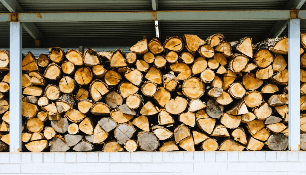 découvrez notre guide pratique pour choisir et acquérir du bois de chauffage local, durable et écologique, afin de chauffer votre maison efficacement tout en respectant l'environnement.